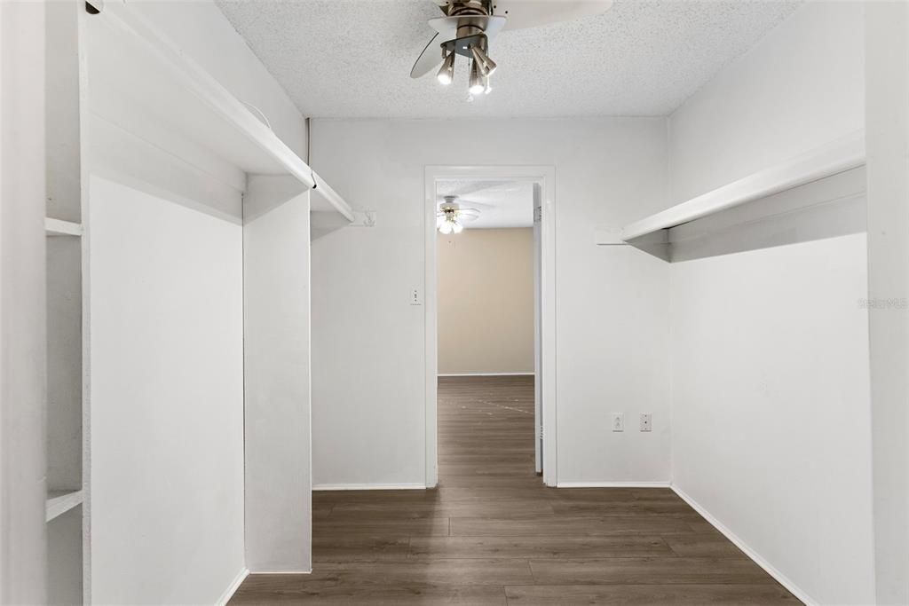 For Sale: $150,000 (1 beds, 1 baths, 785 Square Feet)