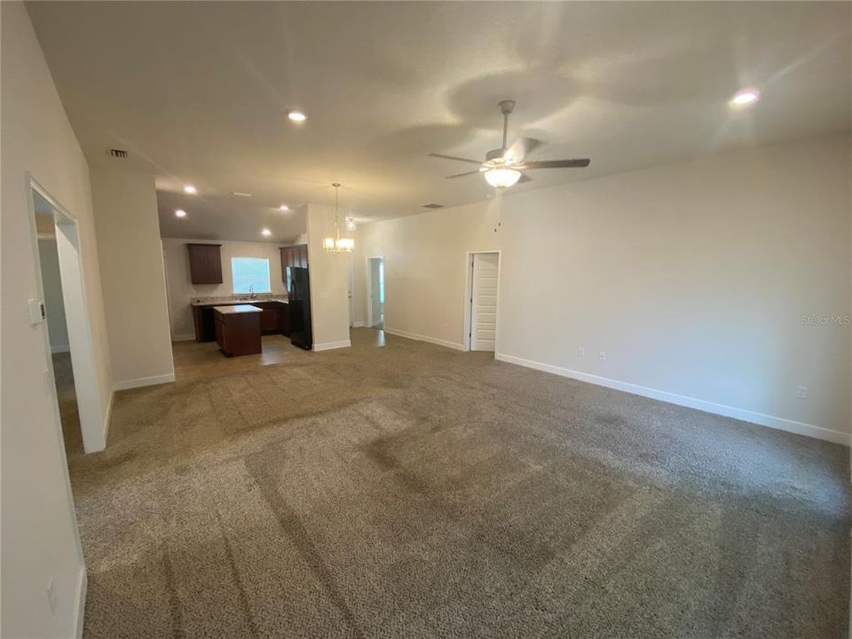 For Rent: $2,125 (4 beds, 2 baths, 1835 Square Feet)