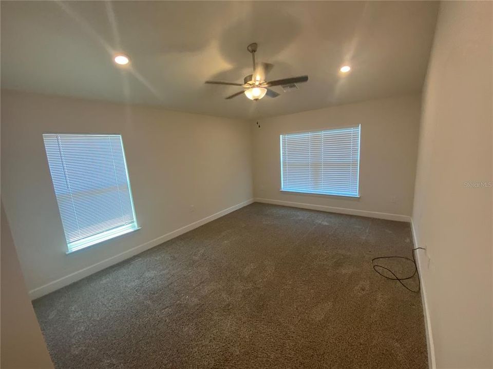 For Rent: $2,125 (4 beds, 2 baths, 1835 Square Feet)