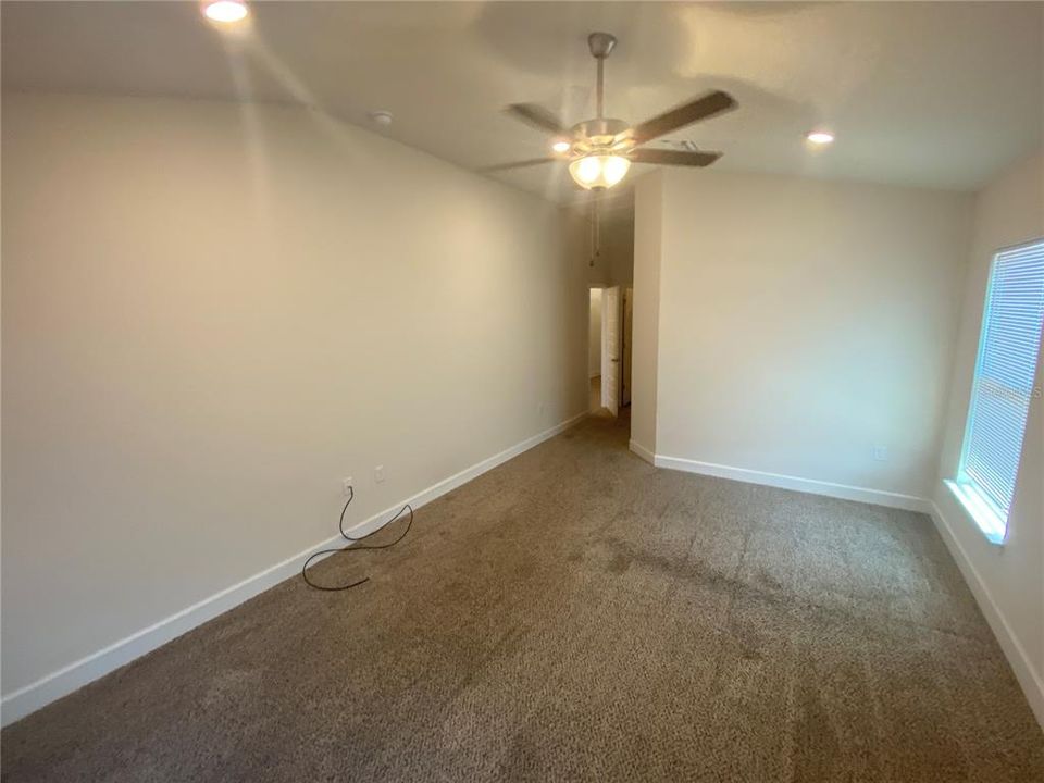 For Rent: $2,125 (4 beds, 2 baths, 1835 Square Feet)