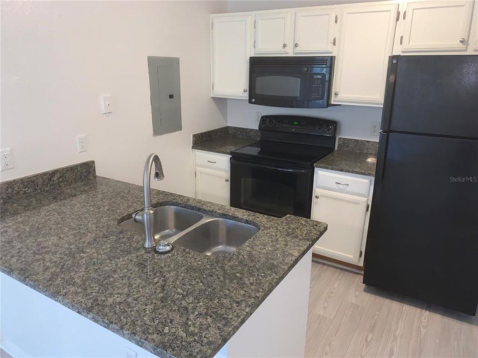 For Sale: $132,000 (1 beds, 1 baths, 539 Square Feet)