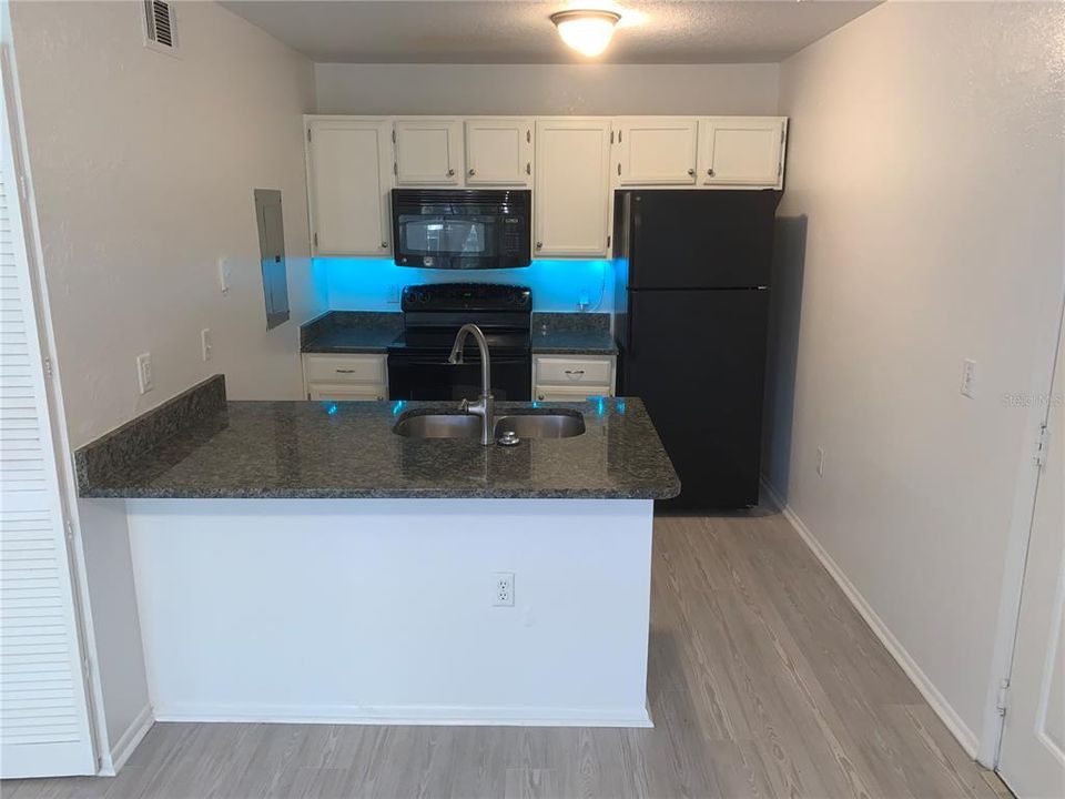 For Sale: $132,000 (1 beds, 1 baths, 539 Square Feet)