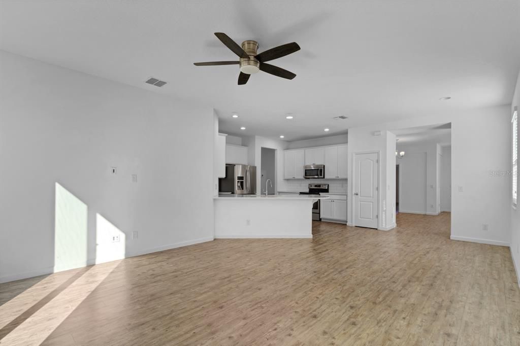 For Rent: $2,580 (3 beds, 2 baths, 2121 Square Feet)