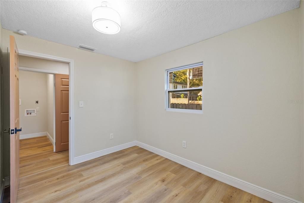 For Sale: $349,000 (3 beds, 1 baths, 703 Square Feet)