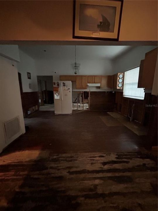 For Sale: $165,000 (2 beds, 1 baths, 1260 Square Feet)