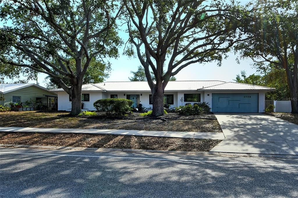 For Sale: $660,000 (3 beds, 3 baths, 1810 Square Feet)