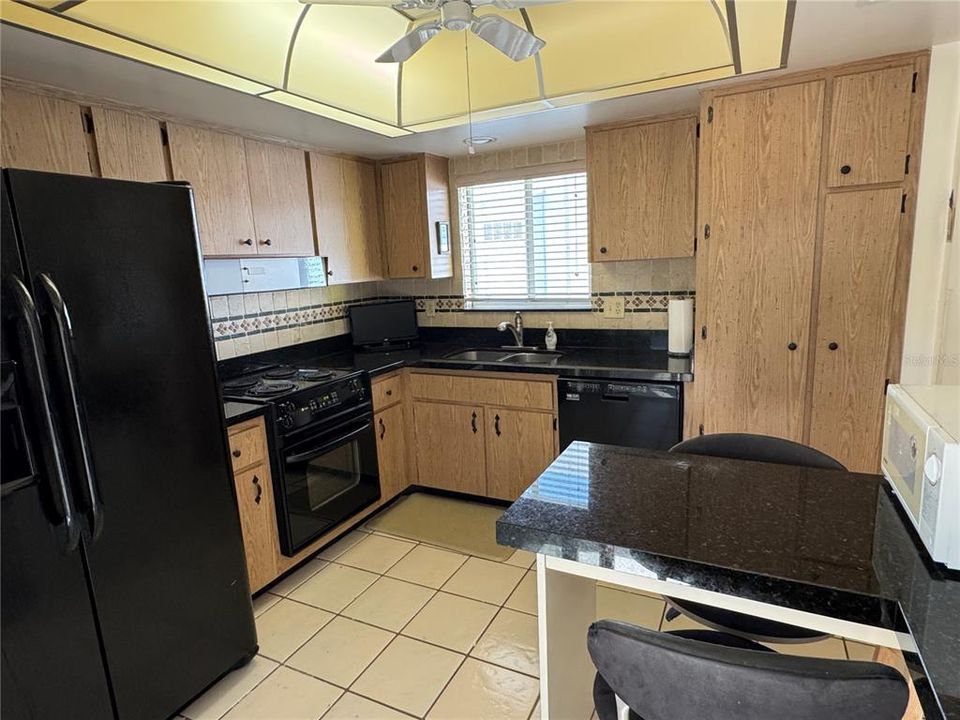 For Sale: $210,000 (2 beds, 2 baths, 1055 Square Feet)