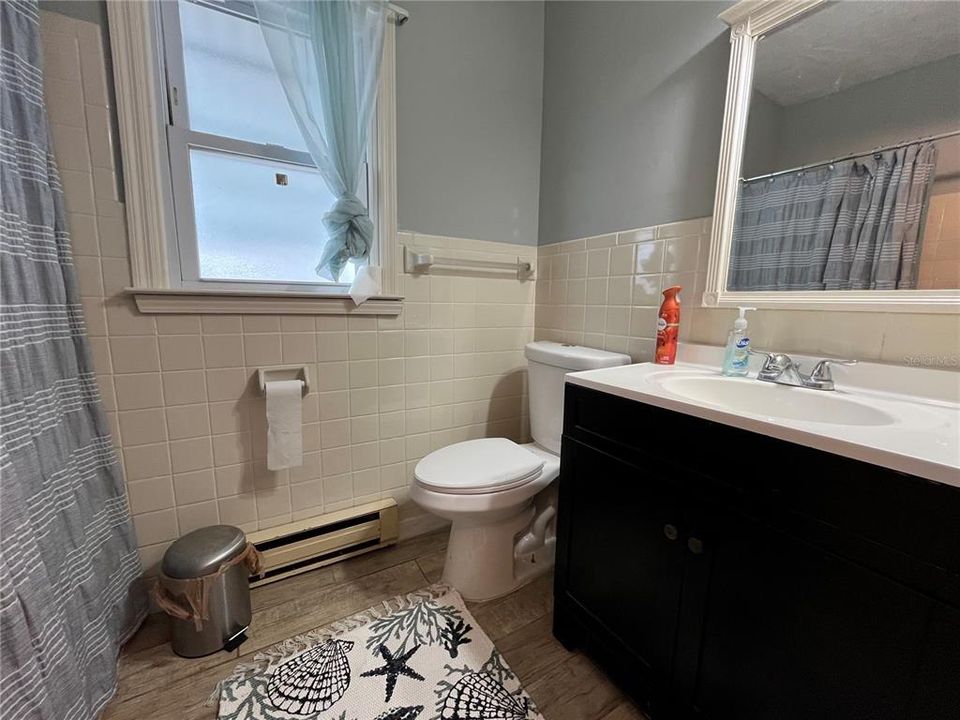 For Rent: $2,000 (3 beds, 1 baths, 1148 Square Feet)