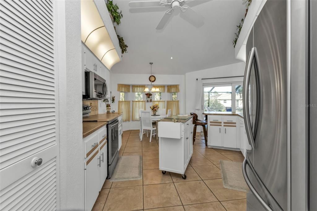 For Sale: $369,900 (3 beds, 2 baths, 1439 Square Feet)