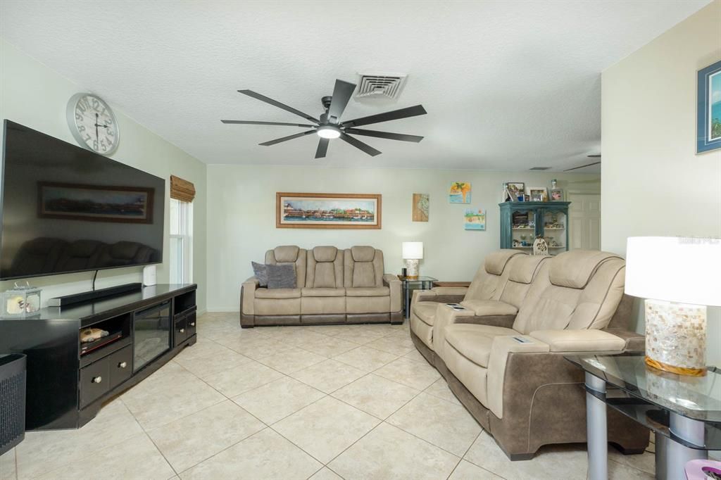 For Sale: $489,900 (4 beds, 2 baths, 1620 Square Feet)