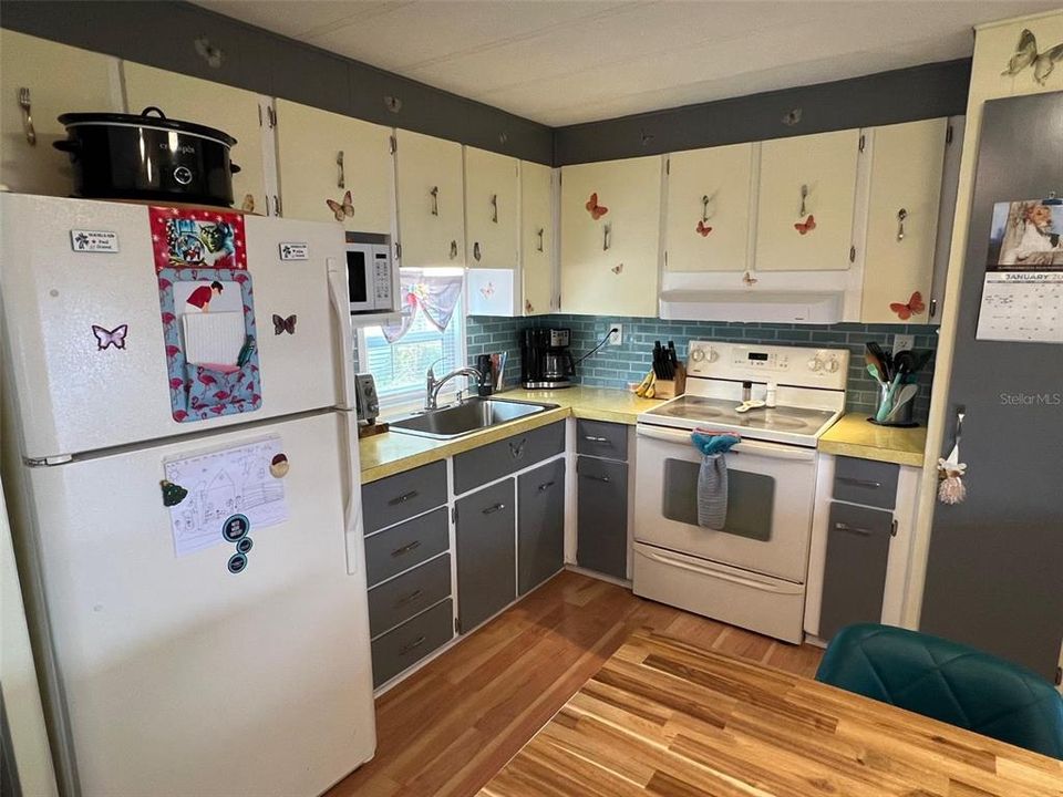 For Sale: $92,000 (2 beds, 2 baths, 672 Square Feet)