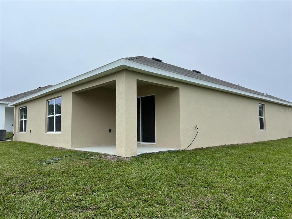 For Rent: $2,150 (4 beds, 2 baths, 1828 Square Feet)