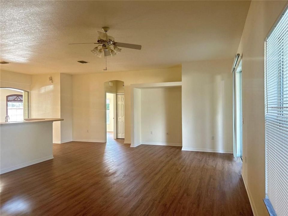 For Rent: $2,100 (3 beds, 2 baths, 2000 Square Feet)