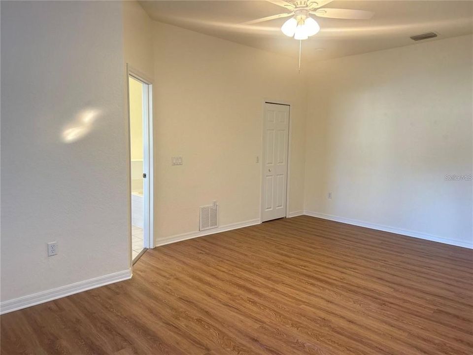 For Rent: $2,100 (3 beds, 2 baths, 2000 Square Feet)