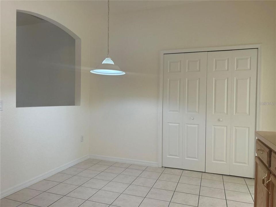 For Rent: $2,100 (3 beds, 2 baths, 2000 Square Feet)