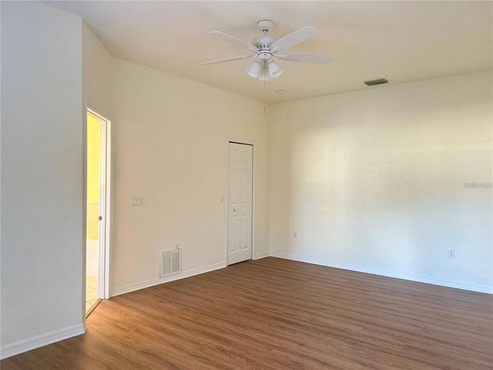 For Rent: $2,100 (3 beds, 2 baths, 2000 Square Feet)