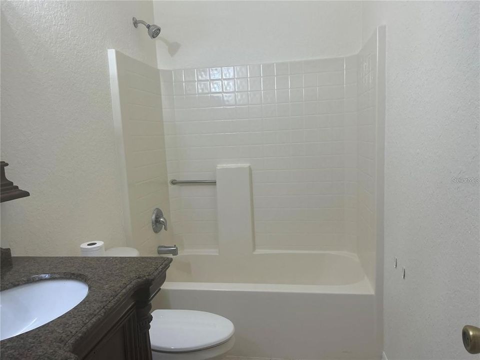 For Rent: $2,100 (3 beds, 2 baths, 2000 Square Feet)