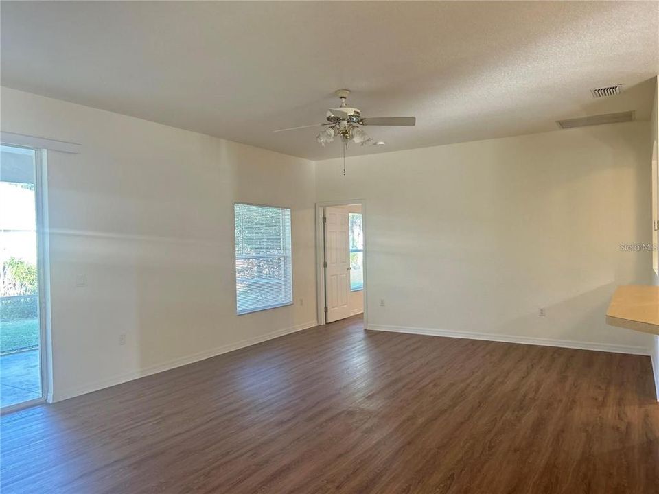 For Rent: $2,100 (3 beds, 2 baths, 2000 Square Feet)