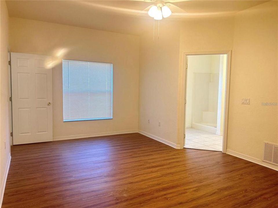 For Rent: $2,100 (3 beds, 2 baths, 2000 Square Feet)