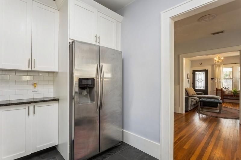 For Sale: $439,900 (2 beds, 1 baths, 864 Square Feet)