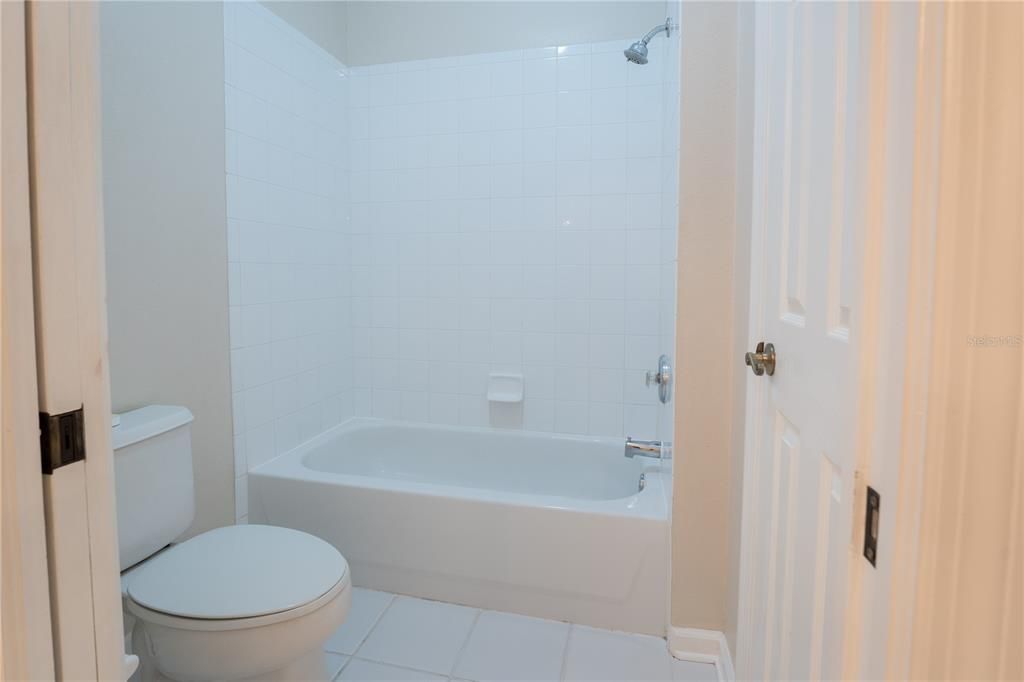 For Rent: $2,400 (3 beds, 2 baths, 1408 Square Feet)