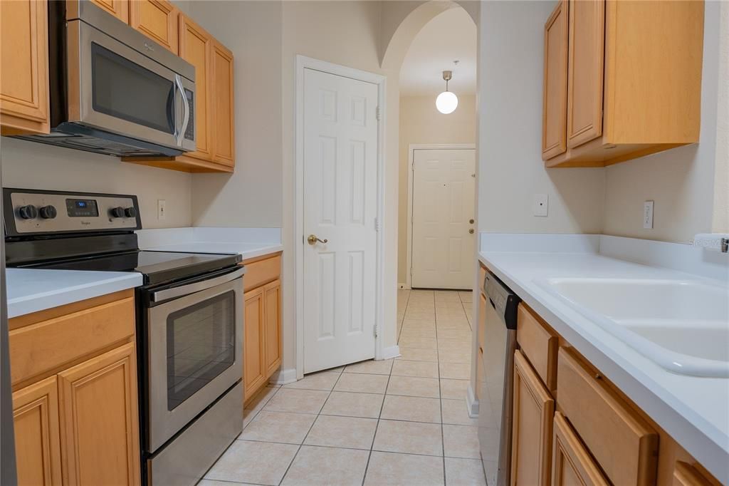 For Rent: $2,400 (3 beds, 2 baths, 1408 Square Feet)