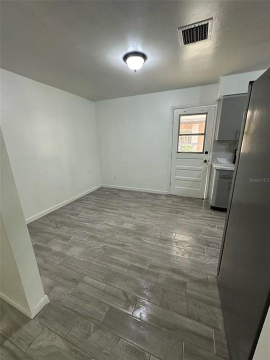 For Rent: $2,200 (3 beds, 1 baths, 1090 Square Feet)