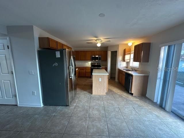 For Rent: $2,600 (3 beds, 2 baths, 2416 Square Feet)