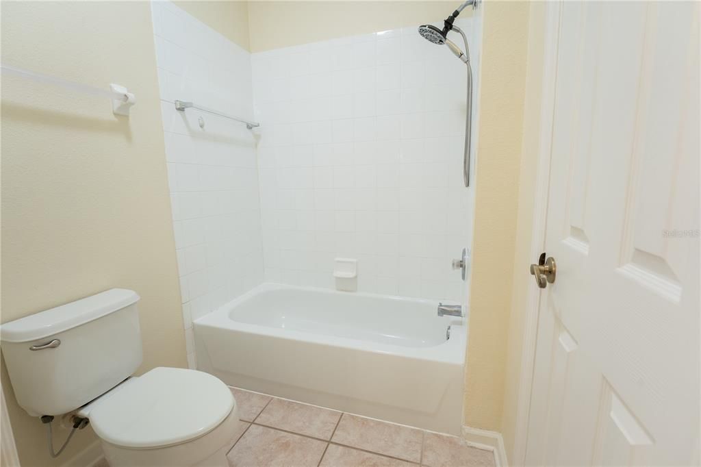 For Rent: $2,400 (3 beds, 2 baths, 1408 Square Feet)