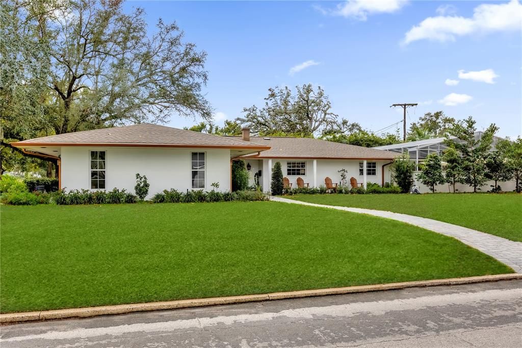 For Sale: $800,000 (4 beds, 2 baths, 2000 Square Feet)