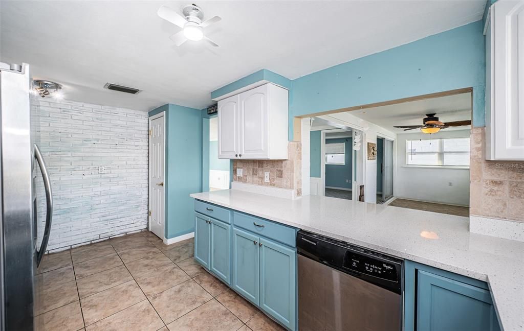 For Sale: $399,900 (3 beds, 2 baths, 1695 Square Feet)