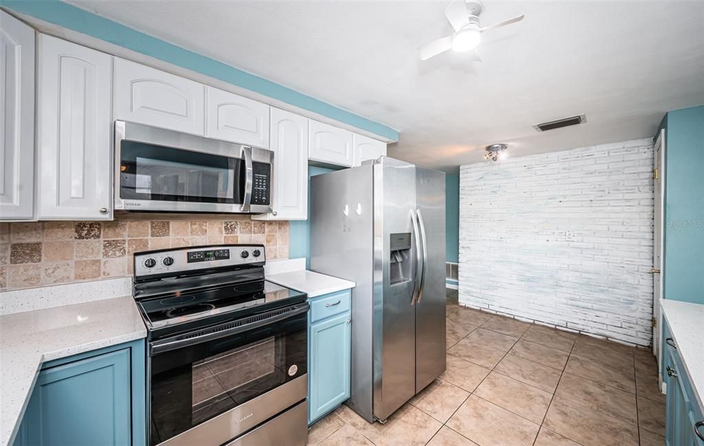 For Sale: $399,900 (3 beds, 2 baths, 1695 Square Feet)