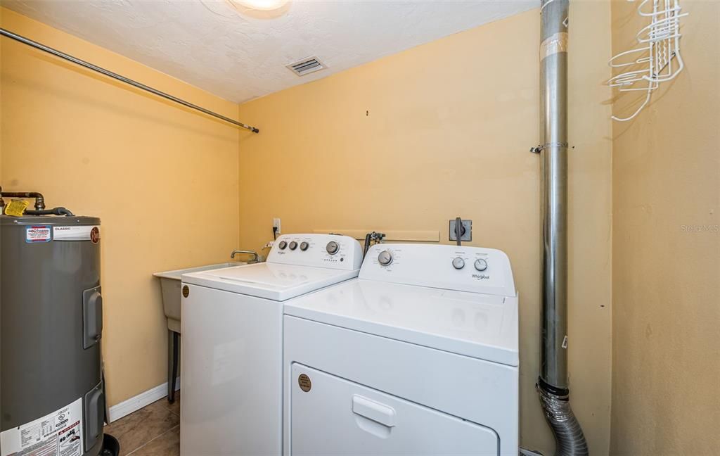 For Sale: $399,900 (3 beds, 2 baths, 1695 Square Feet)