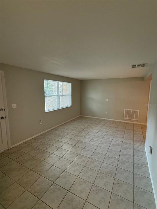 For Sale: $310,000 (2 beds, 1 baths, 1150 Square Feet)