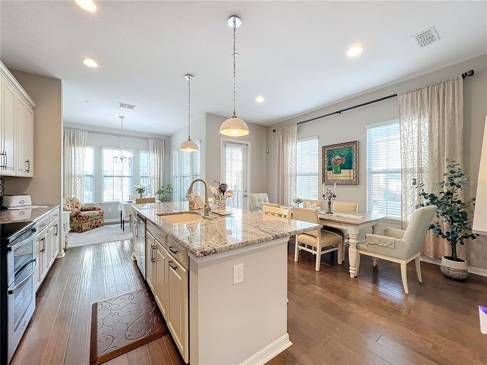 Kitchen/ Dining Room