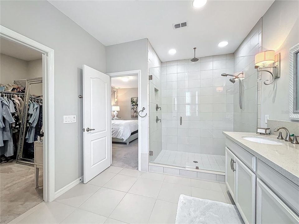 Main Bath w/ Walk-In Closet