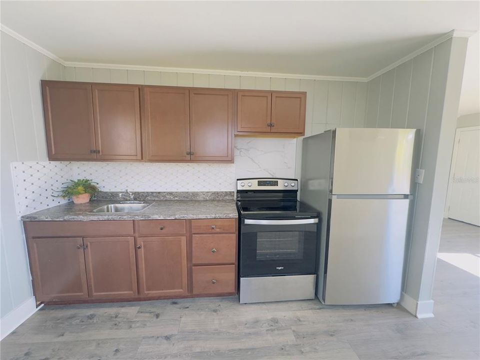 For Sale: $299,000 (2 beds, 1 baths, 672 Square Feet)