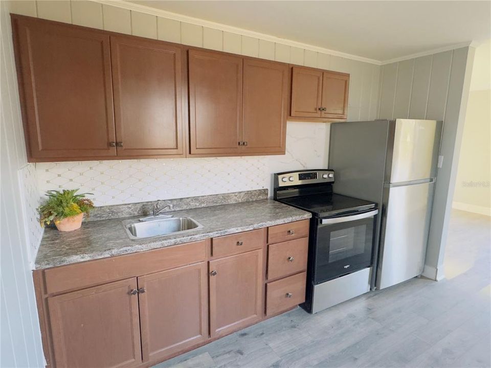 For Sale: $299,000 (2 beds, 1 baths, 672 Square Feet)