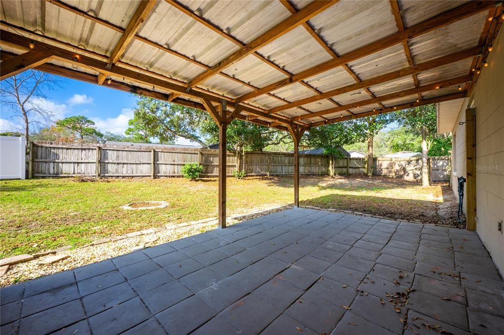 COVERED PATIO/FENCED YARD.