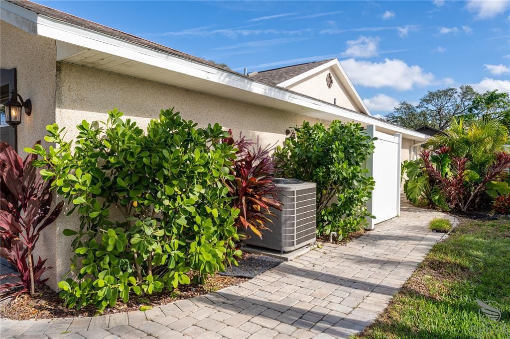 For Sale: $1,300,000 (3 beds, 2 baths, 2158 Square Feet)