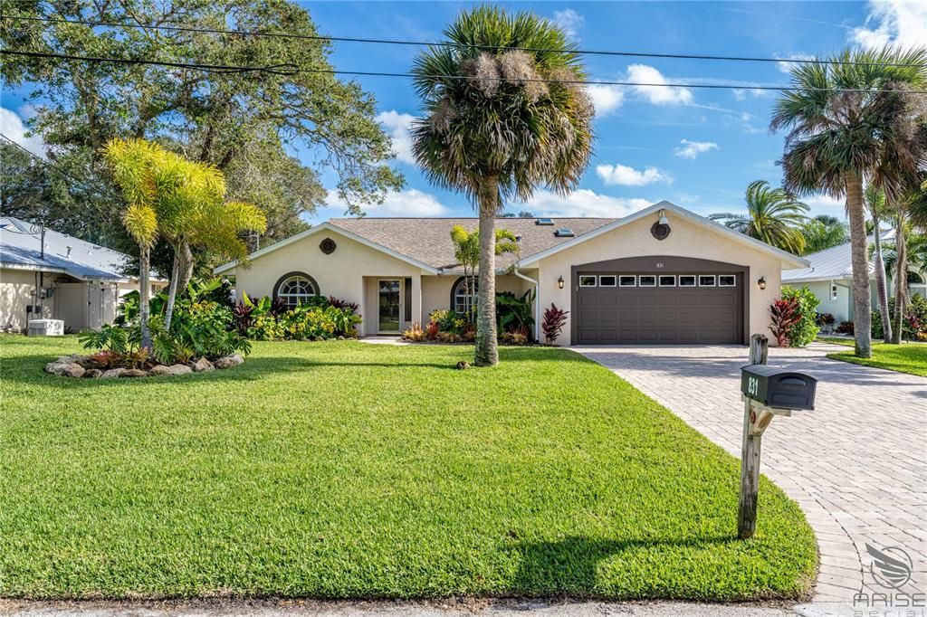 For Sale: $1,300,000 (3 beds, 2 baths, 2158 Square Feet)