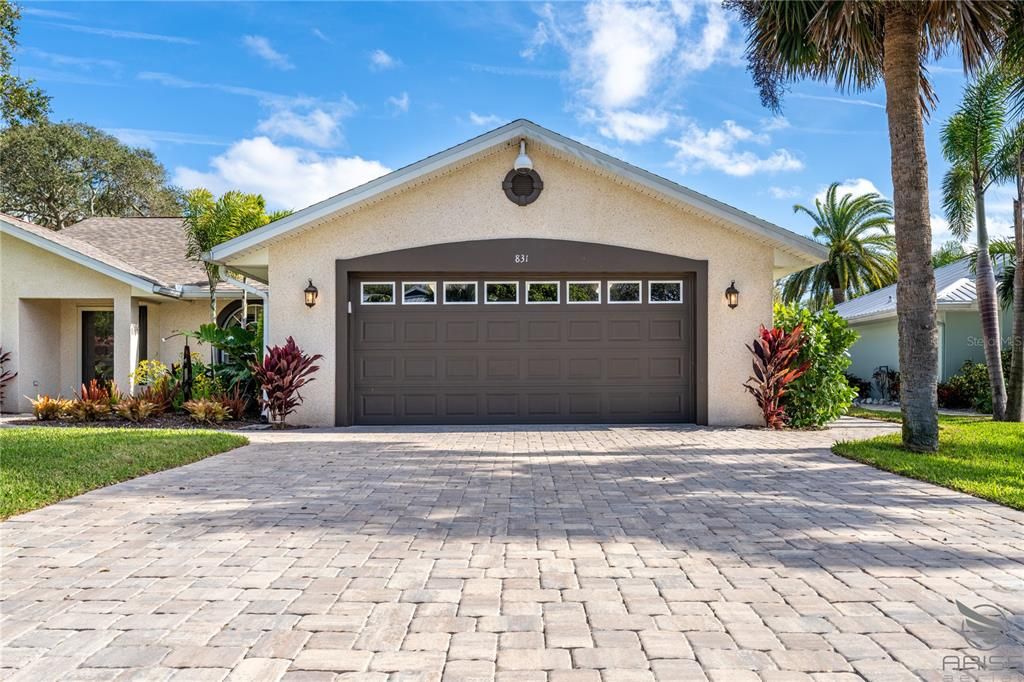 For Sale: $1,300,000 (3 beds, 2 baths, 2158 Square Feet)