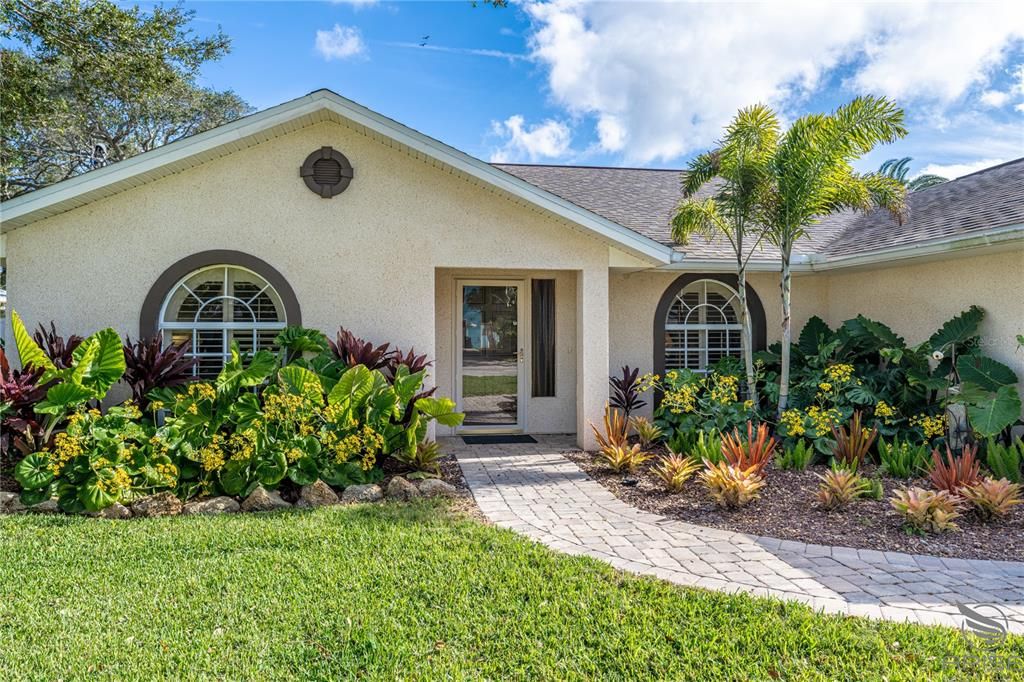 For Sale: $1,300,000 (3 beds, 2 baths, 2158 Square Feet)