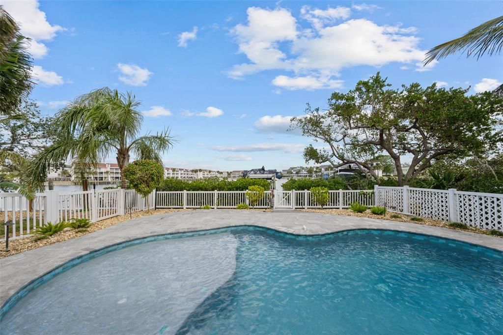 For Sale: $2,000,000 (3 beds, 2 baths, 1624 Square Feet)