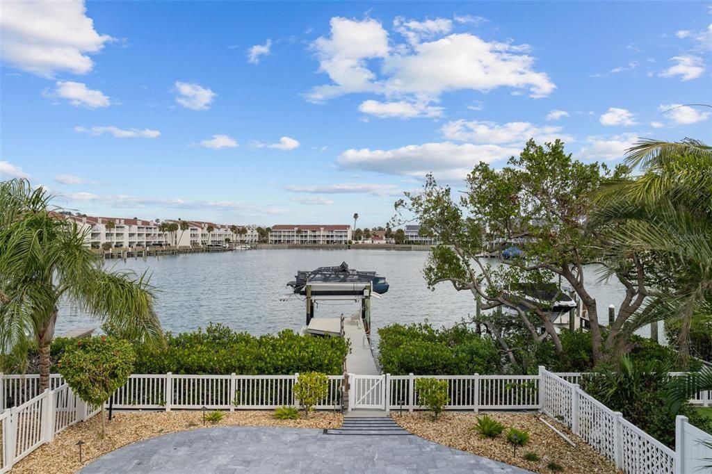 For Sale: $2,000,000 (3 beds, 2 baths, 1624 Square Feet)