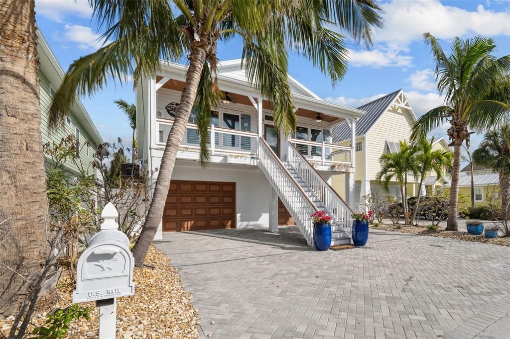 For Sale: $2,000,000 (3 beds, 2 baths, 1624 Square Feet)