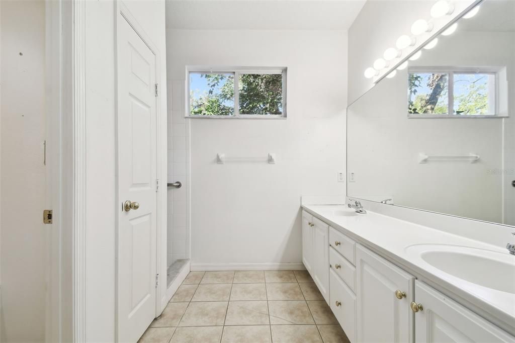 For Sale: $359,000 (3 beds, 2 baths, 1687 Square Feet)