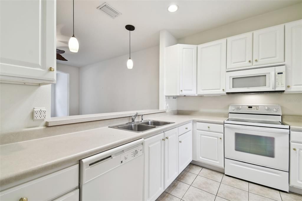 For Sale: $359,000 (3 beds, 2 baths, 1687 Square Feet)