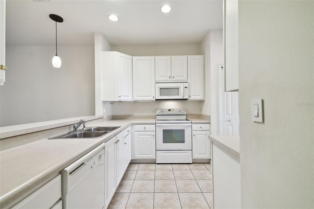 Kitchen with Breakfast Bar