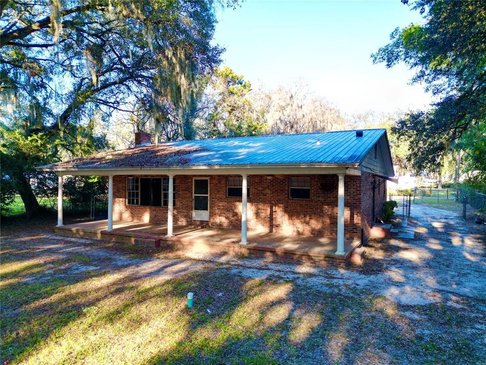 For Sale: $250,000 (3 beds, 2 baths, 1600 Square Feet)